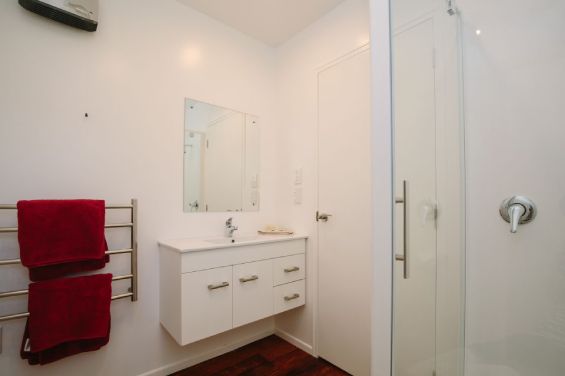 Superior Queen Studio bathroom