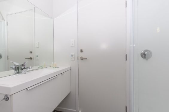 Superior King Studio bathroom